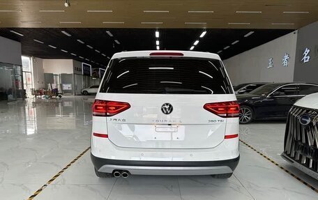 Volkswagen Touran III, 2021 год, 1 793 000 рублей, 4 фотография