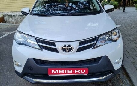 Toyota RAV4, 2015 год, 1 800 000 рублей, 2 фотография