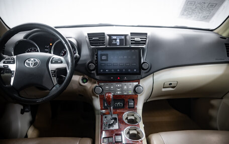 Toyota Highlander III, 2012 год, 1 980 000 рублей, 13 фотография