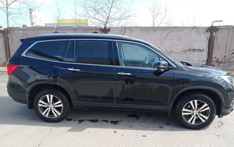 Honda Pilot III рестайлинг, 2018 год, 3 100 000 рублей, 2 фотография