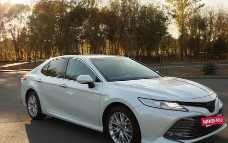 Toyota Camry, 2020 год, 3 690 000 рублей, 2 фотография