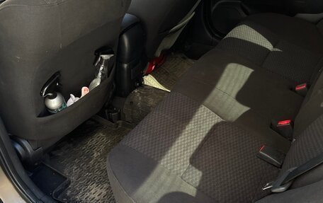 Toyota Avensis III рестайлинг, 2004 год, 720 000 рублей, 6 фотография