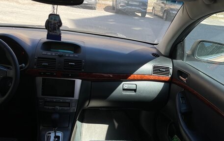 Toyota Avensis III рестайлинг, 2004 год, 720 000 рублей, 3 фотография