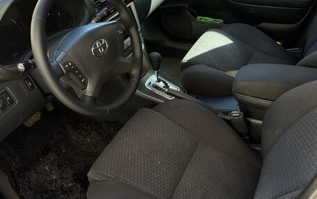 Toyota Avensis III рестайлинг, 2004 год, 720 000 рублей, 7 фотография