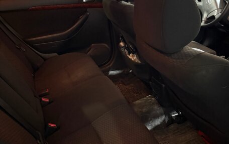 Toyota Avensis III рестайлинг, 2004 год, 720 000 рублей, 8 фотография