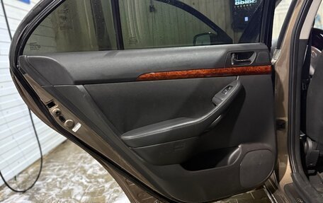 Toyota Avensis III рестайлинг, 2004 год, 720 000 рублей, 10 фотография