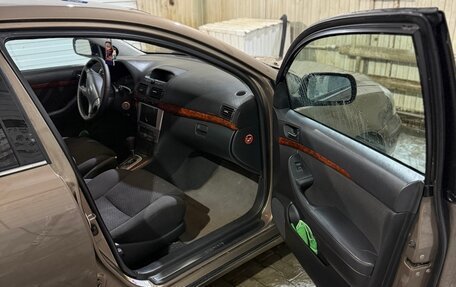 Toyota Avensis III рестайлинг, 2004 год, 720 000 рублей, 13 фотография