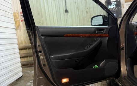 Toyota Avensis III рестайлинг, 2004 год, 720 000 рублей, 18 фотография