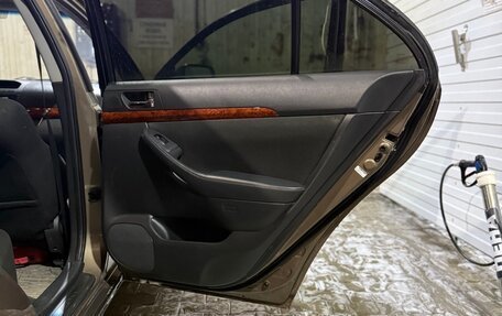 Toyota Avensis III рестайлинг, 2004 год, 720 000 рублей, 19 фотография