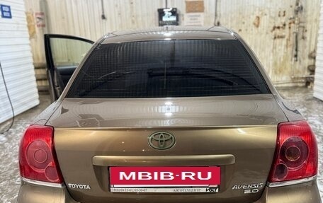 Toyota Avensis III рестайлинг, 2004 год, 720 000 рублей, 15 фотография