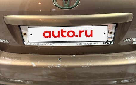 Toyota Avensis III рестайлинг, 2004 год, 720 000 рублей, 25 фотография