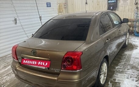 Toyota Avensis III рестайлинг, 2004 год, 720 000 рублей, 22 фотография