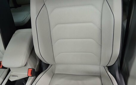 Volkswagen Tiguan II, 2019 год, 2 380 000 рублей, 8 фотография