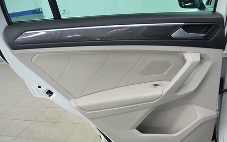 Volkswagen Tiguan II, 2019 год, 2 380 000 рублей, 17 фотография