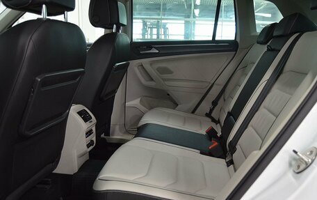 Volkswagen Tiguan II, 2019 год, 2 380 000 рублей, 18 фотография