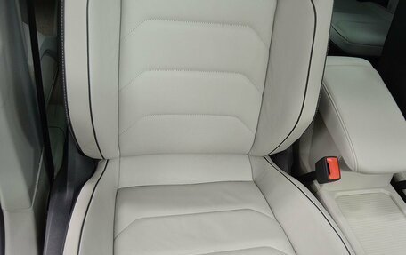 Volkswagen Tiguan II, 2019 год, 2 380 000 рублей, 26 фотография