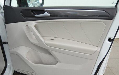 Volkswagen Tiguan II, 2019 год, 2 380 000 рублей, 25 фотография