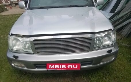 Toyota Land Cruiser 100 рестайлинг 2, 2007 год, 1 000 000 рублей, 2 фотография