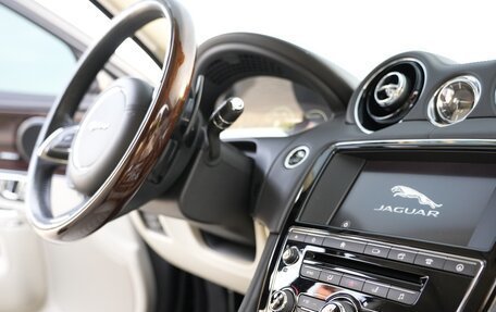 Jaguar XJ IV (X351), 2017 год, 3 500 000 рублей, 6 фотография