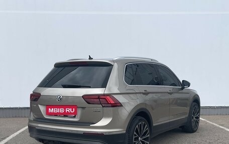 Volkswagen Tiguan II, 2017 год, 2 640 000 рублей, 2 фотография