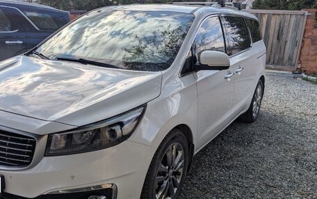 KIA Carnival III, 2017 год, 2 740 000 рублей, 3 фотография