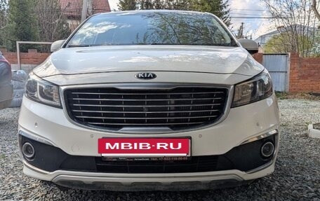 KIA Carnival III, 2017 год, 2 740 000 рублей, 2 фотография