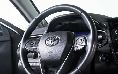 Toyota Camry, 2020 год, 2 890 000 рублей, 16 фотография