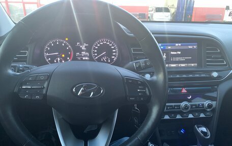 Hyundai Elantra VI рестайлинг, 2019 год, 1 800 000 рублей, 11 фотография