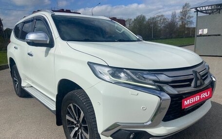 Mitsubishi Pajero Sport III рестайлинг, 2018 год, 2 200 000 рублей, 3 фотография