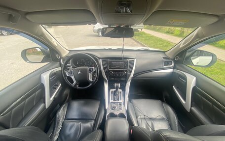 Mitsubishi Pajero Sport III рестайлинг, 2018 год, 2 200 000 рублей, 14 фотография