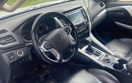 Mitsubishi Pajero Sport III рестайлинг, 2018 год, 2 200 000 рублей, 12 фотография