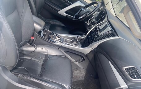 Mitsubishi Pajero Sport III рестайлинг, 2018 год, 2 200 000 рублей, 13 фотография