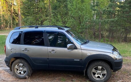 Chevrolet Niva I рестайлинг, 2011 год, 519 000 рублей, 3 фотография