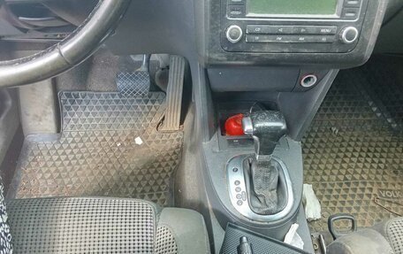 Volkswagen Touran III, 2005 год, 215 000 рублей, 2 фотография
