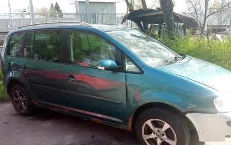 Volkswagen Touran III, 2005 год, 215 000 рублей, 3 фотография