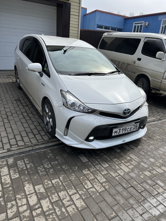 Toyota Prius Alpha I (ZVW40/41) рестайлинг, 2016 год, 1 700 000 рублей, 11 фотография