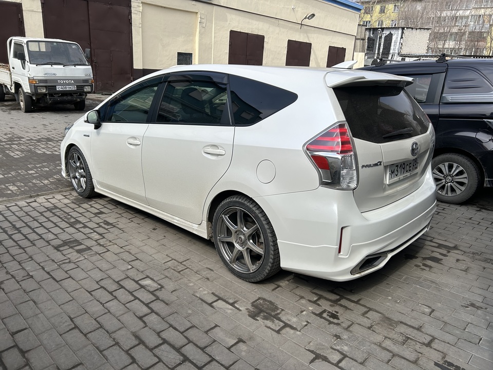 Toyota Prius Alpha I (ZVW40/41) рестайлинг, 2016 год, 1 700 000 рублей, 7 фотография