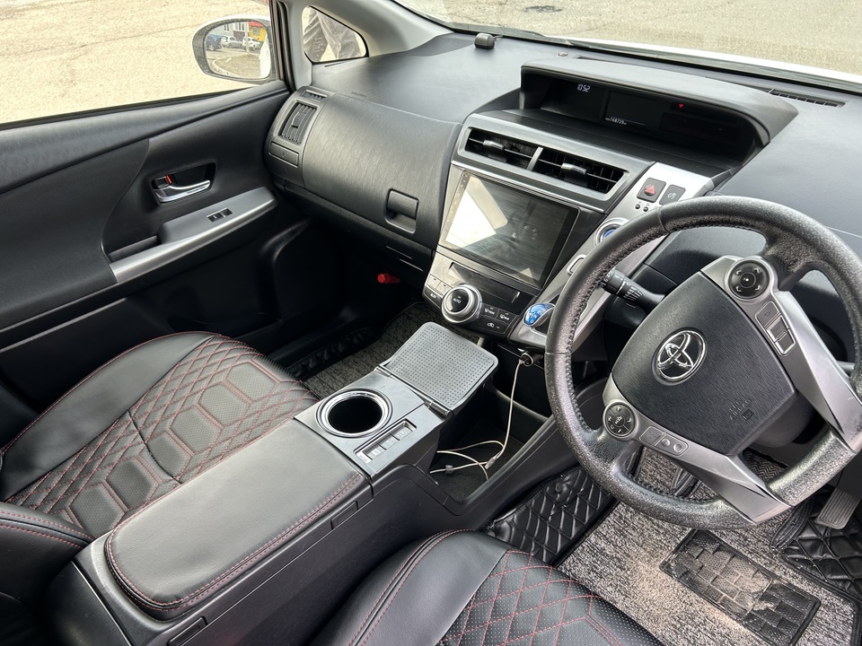 Toyota Prius Alpha I (ZVW40/41) рестайлинг, 2016 год, 1 700 000 рублей, 1 фотография