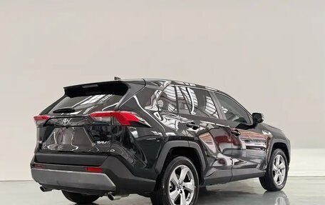 Toyota RAV4, 2022 год, 2 780 000 рублей, 2 фотография