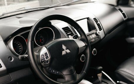 Mitsubishi Outlander III рестайлинг 3, 2007 год, 1 300 000 рублей, 11 фотография