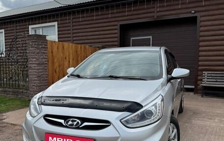 Hyundai Solaris II рестайлинг, 2013 год, 860 000 рублей, 2 фотография