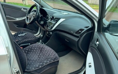 Hyundai Solaris II рестайлинг, 2013 год, 860 000 рублей, 12 фотография