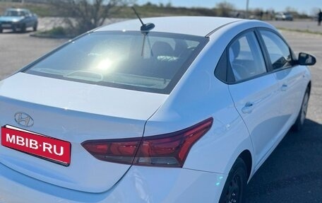 Hyundai Solaris II рестайлинг, 2017 год, 1 300 000 рублей, 2 фотография