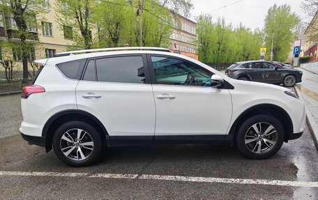 Toyota RAV4, 2018 год, 2 680 000 рублей, 3 фотография