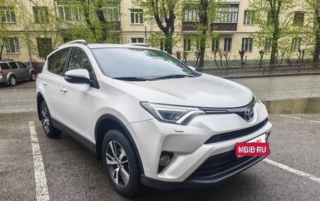 Toyota RAV4, 2018 год, 2 680 000 рублей, 2 фотография