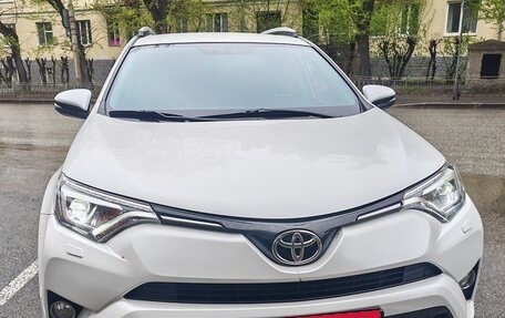Toyota RAV4, 2018 год, 2 680 000 рублей, 11 фотография