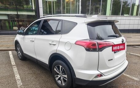 Toyota RAV4, 2018 год, 2 680 000 рублей, 6 фотография
