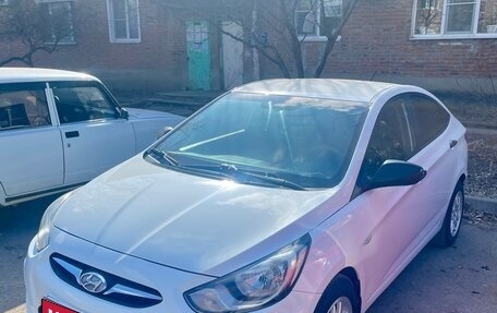 Hyundai Solaris II рестайлинг, 2014 год, 1 100 000 рублей, 1 фотография