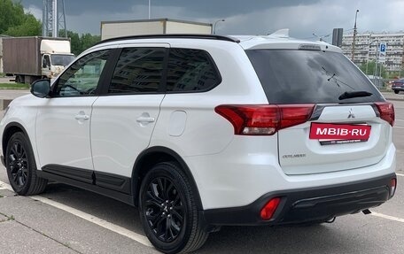 Mitsubishi Outlander III рестайлинг 3, 2021 год, 2 550 000 рублей, 2 фотография