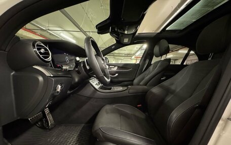 Mercedes-Benz E-Класс, 2022 год, 5 900 000 рублей, 10 фотография